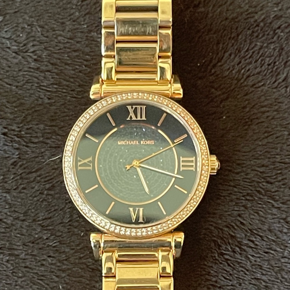 Michael Kors watch, gently used, needs a battery.